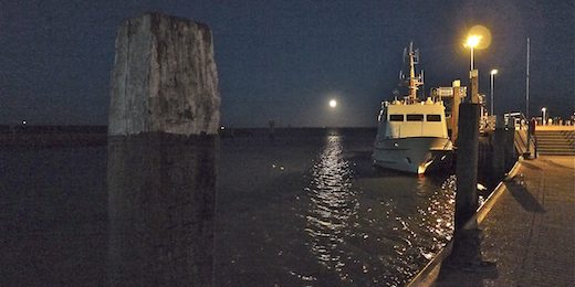 Mond am Hafen Norderney